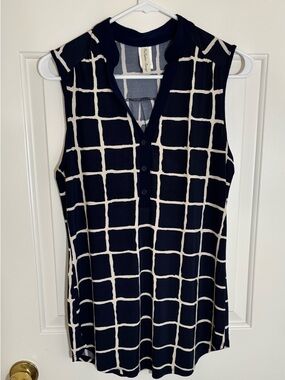 Woman’s Sleeveless Grid-Print Tunic Top in Navy and White (medium)